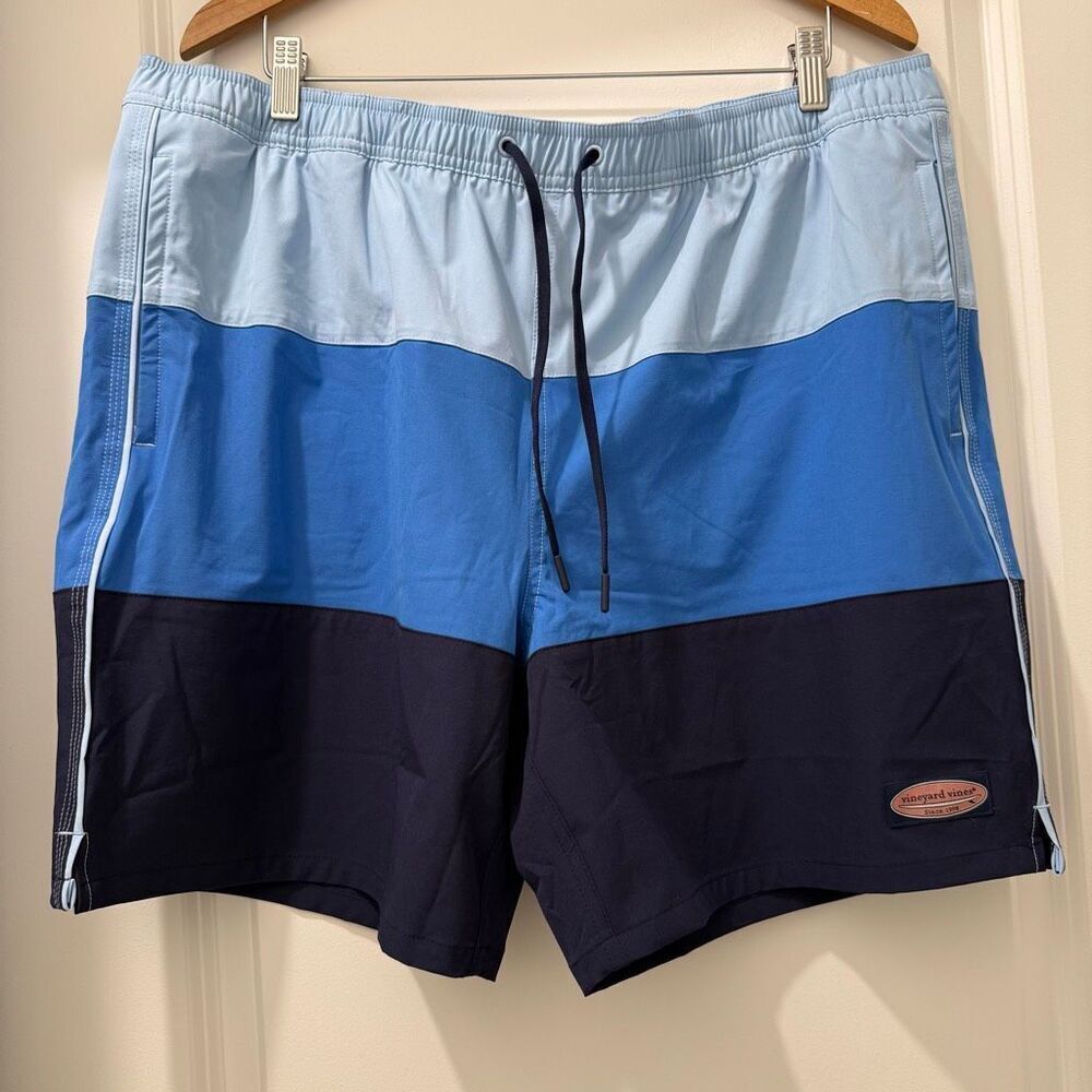 Vineyard Vines 7” colorblock piped chappy swim trunks in blue size XL